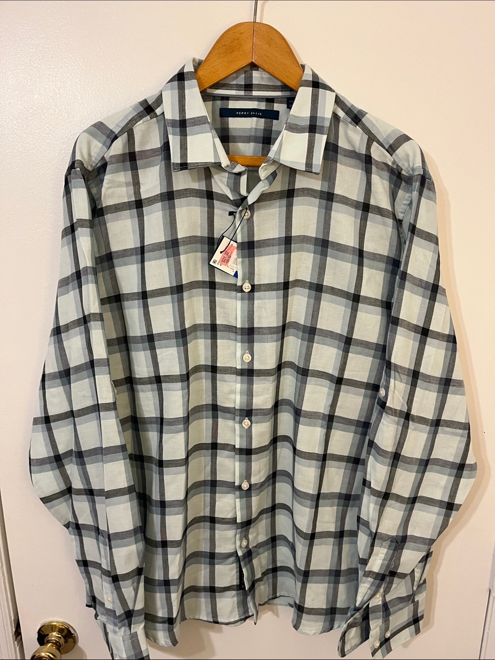Perry Ellis XL Men’s Gray Plaid Button-Down Shirt